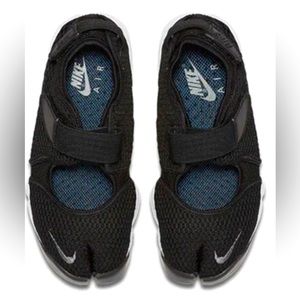 Nike Air Rift sizE 8. NEW NEVER WORN. No tags SUPER STYLISH